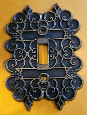 Vintage Ornate Filigree Single Toggle Switch Plate - Black And Gold